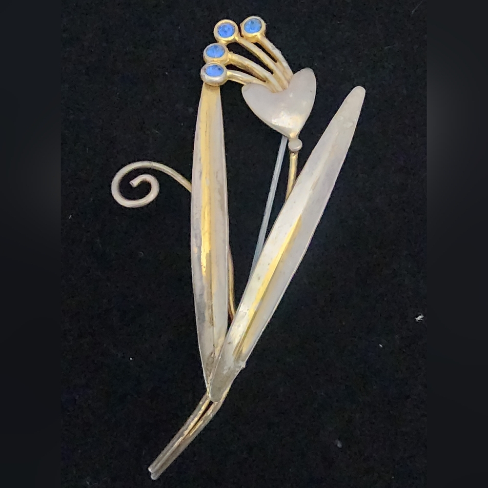 SE10 Elegant Silver and Gold Touches Floral Leaf Brooch with Blue Accents